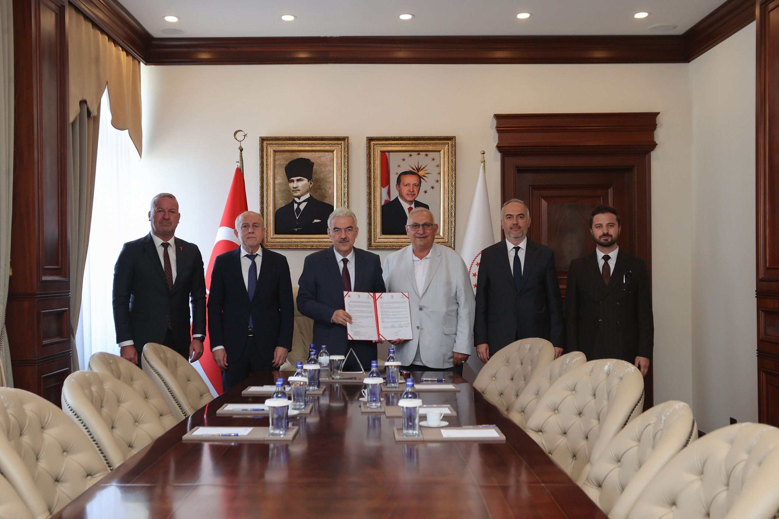 Bursa Valisi Erol Ayyıldız’dan Karacabey’e Yeni Aile Sağlığı Merkezi Protokolü