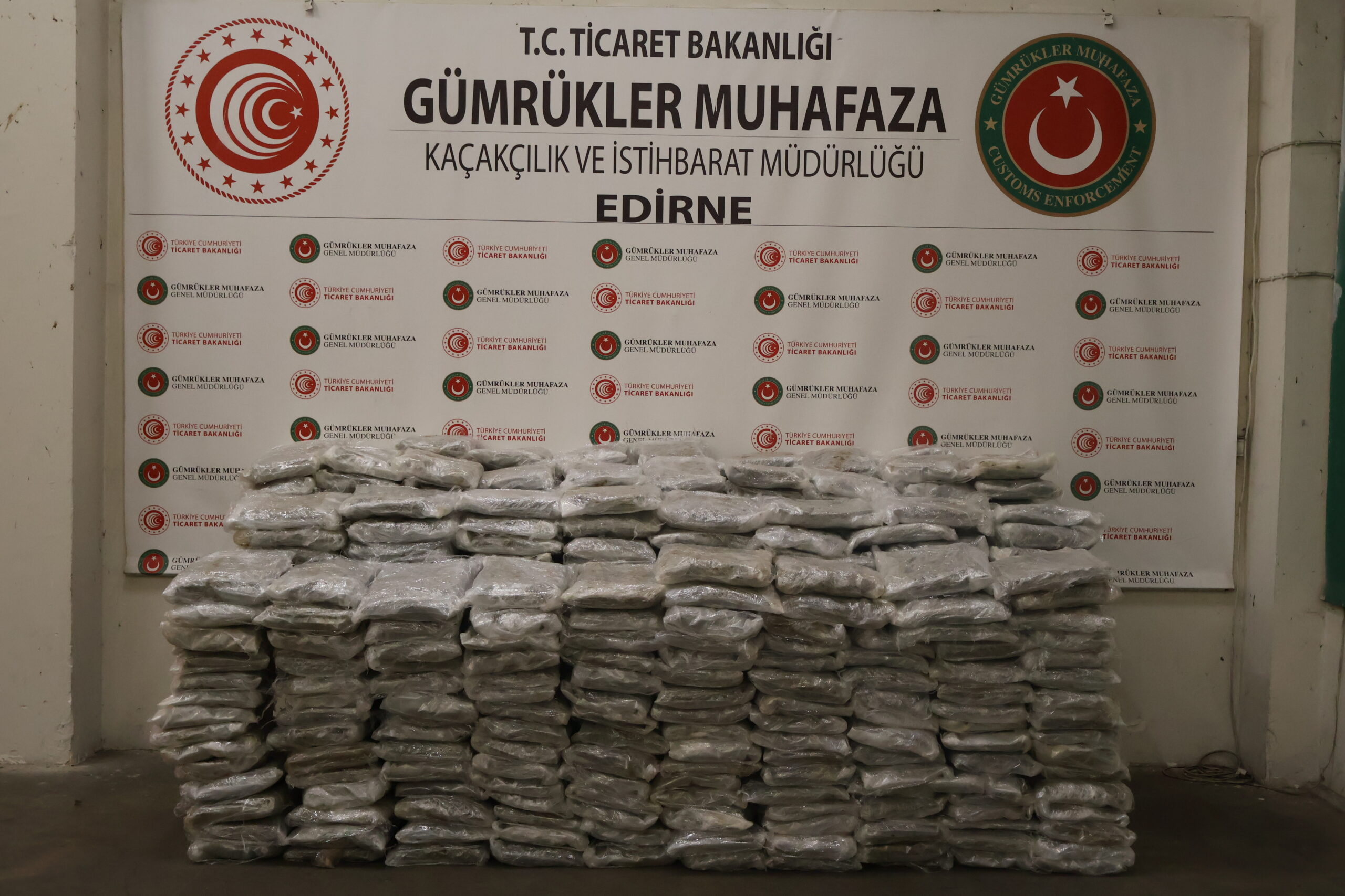 Gümrük Muhafaza Ekiplerinden İlk Yarıda 63 Milyar Liralık Kaçakçılık Darbesi