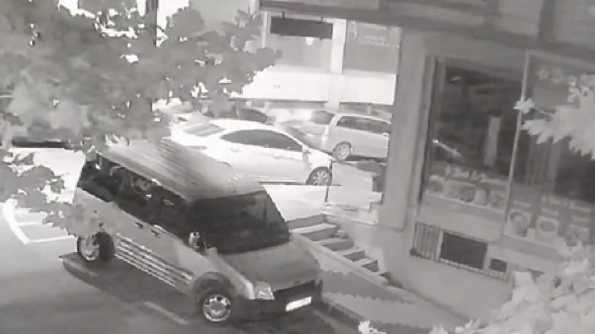 Arnavutköy’de İş Yerine Silahlı Saldırı Düzenleyen 2 Şüpheli Yakalandı