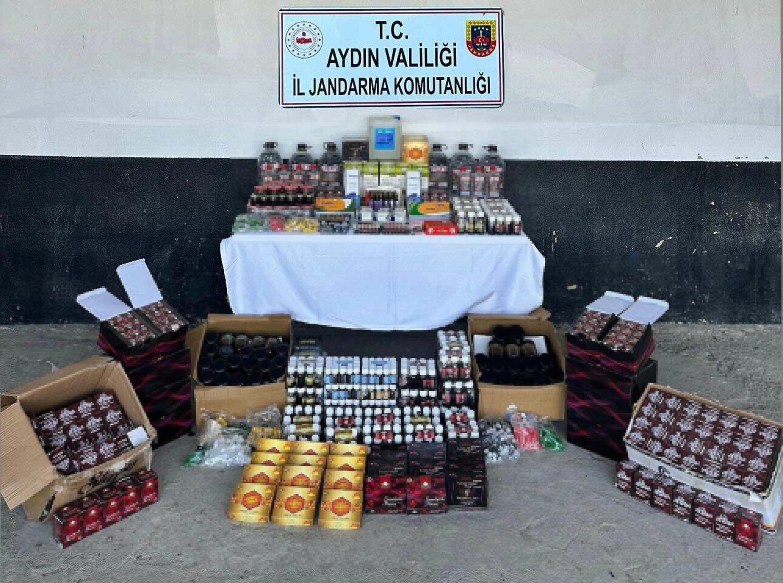 Söke’de Kaçak Alkol Ve İlaç Operasyonu: 2 Şüpheli Yakalandı