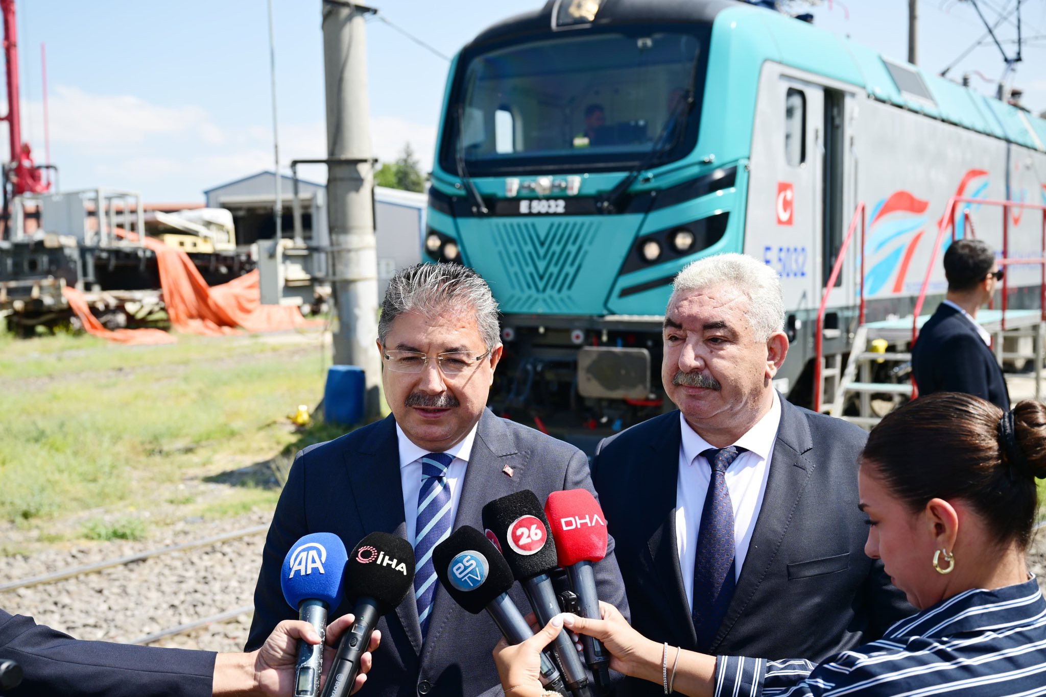 Eskişehir Valisi Dr. Erdinç Yılmaz’dan TÜRASAŞ’a Ziyaret: E5000 İle Test Sürüşü Gerçekleştirdi