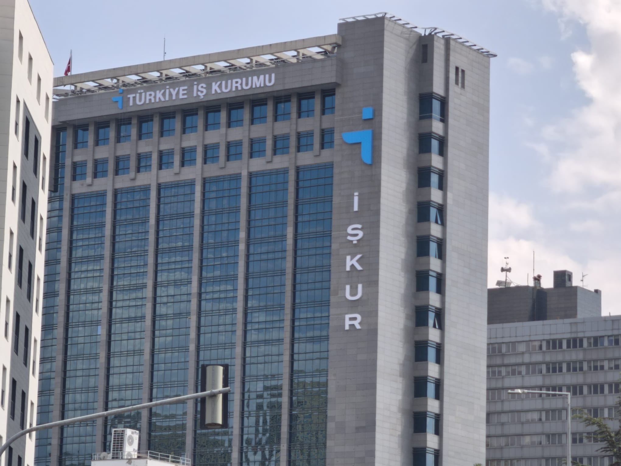 Bakan Işıkhan: İŞKUR Mobil Uygulaması 9,2 Milyon İndirmeye Ulaştı