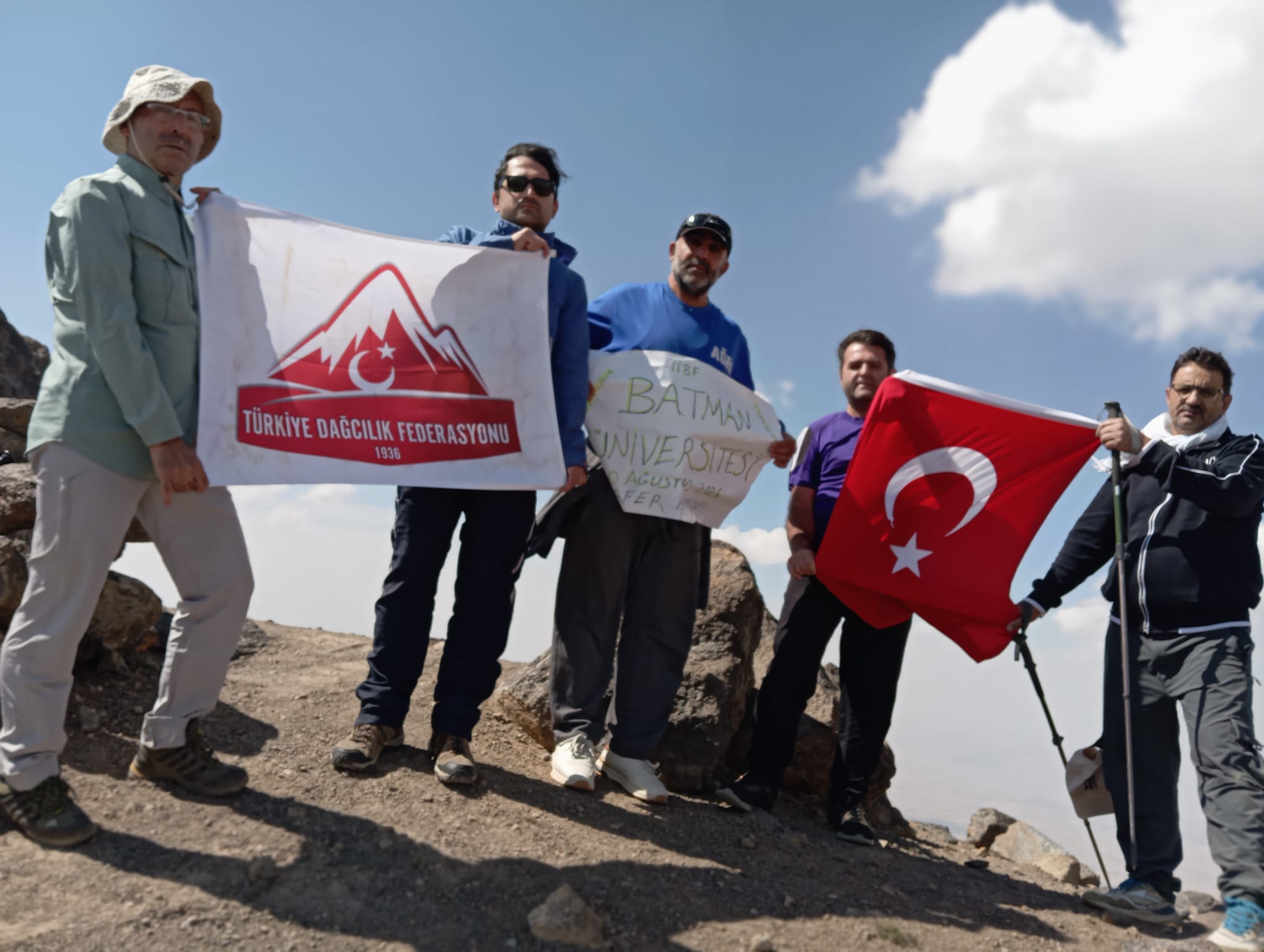 Ağrı’lı Dağcılar “30 Ağustos Zafer bayramı Süphan dağı” tırmanışı yaptı