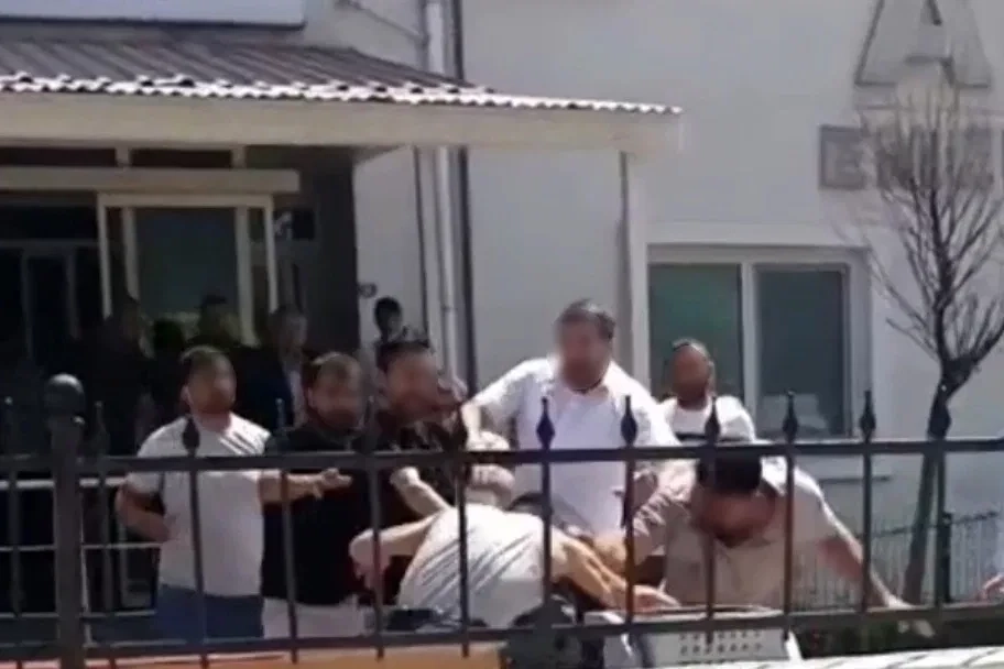 Van’daki kavgada ağır yaralanan genç yaşam mücadelesini kaybetti