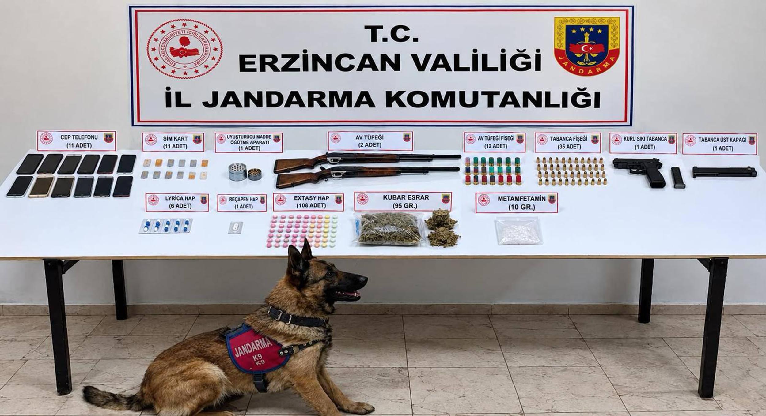 Erzincan’da Sokak Satıcılarına Jandarma Operasyonu Düzenlendi
