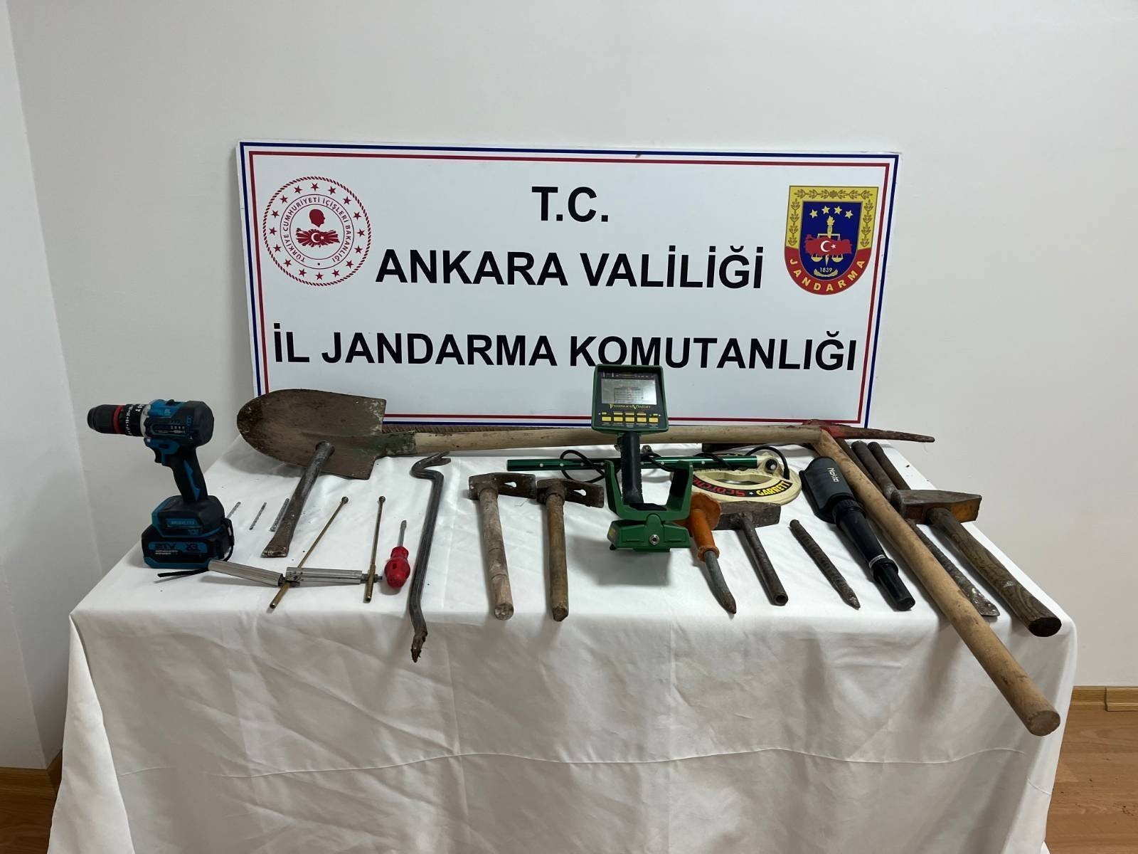 Ankara’da Kaçakçılık Operasyonu: 11 Zanlı Yakalandı