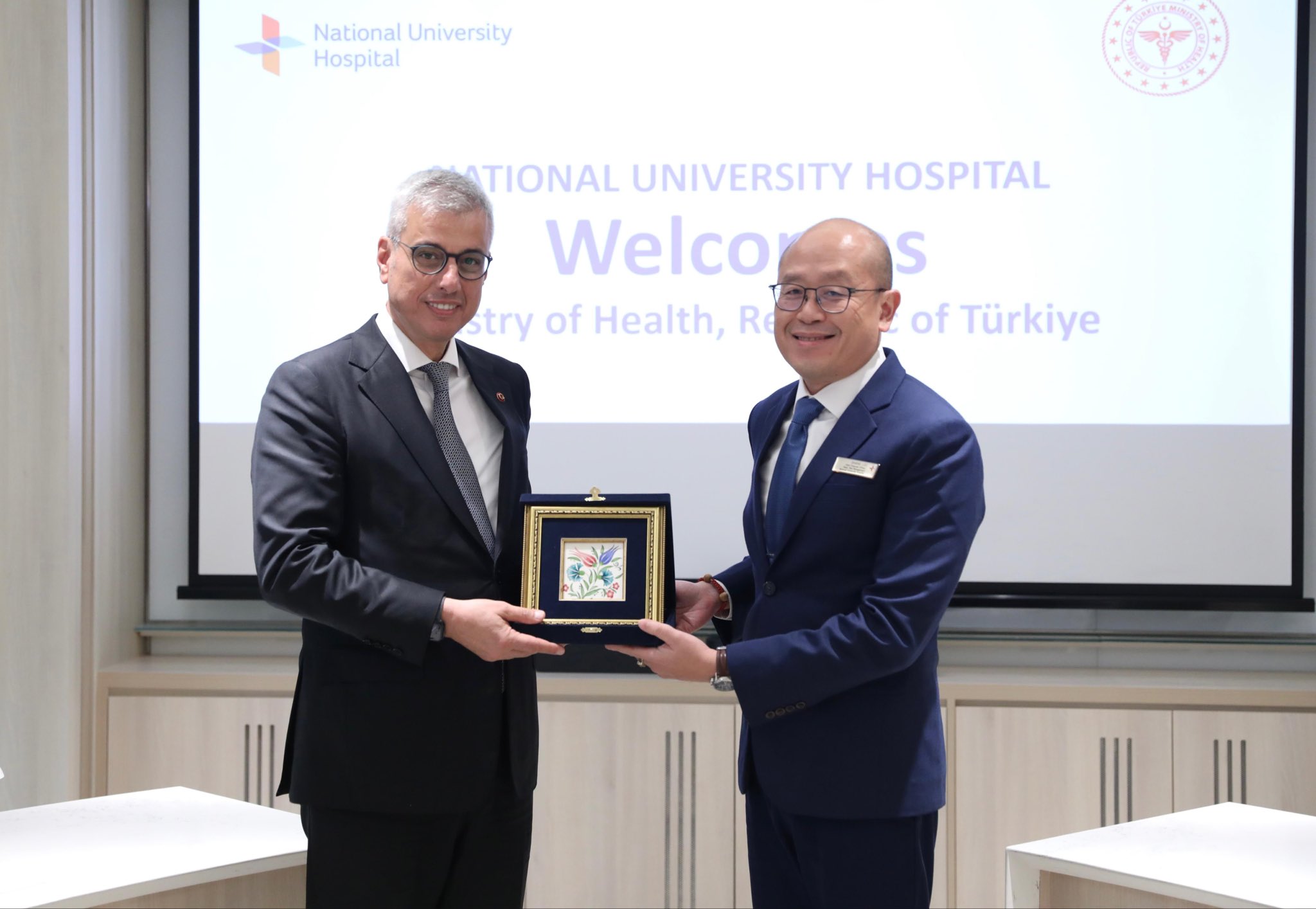 Sağlık Bakanı Memişoğlu Singapur Ulusal Üniversite Hastanesi’ni İnceledi