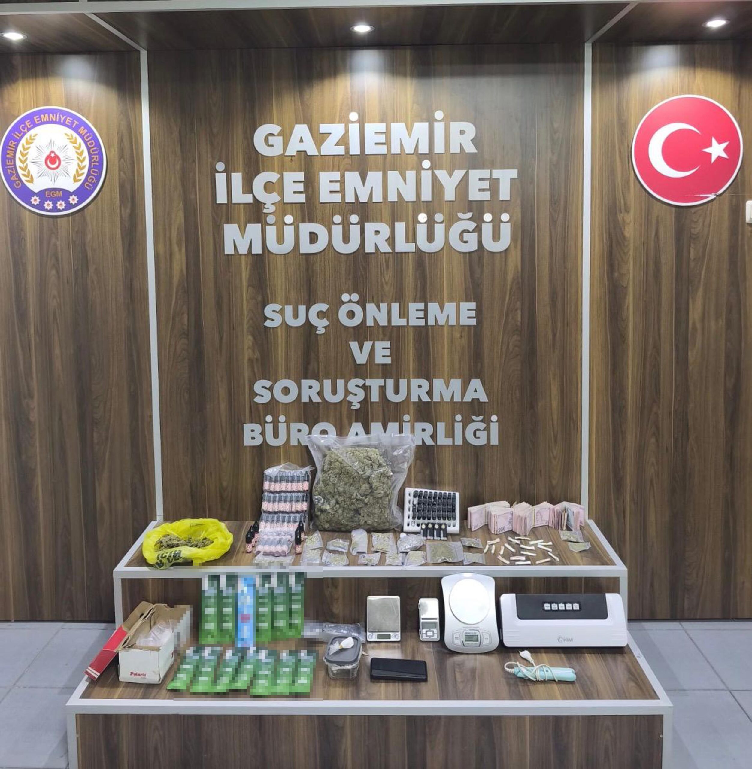 İzmir Gaziemir’de Uyuşturucu Operasyonu: 2 Gözaltı