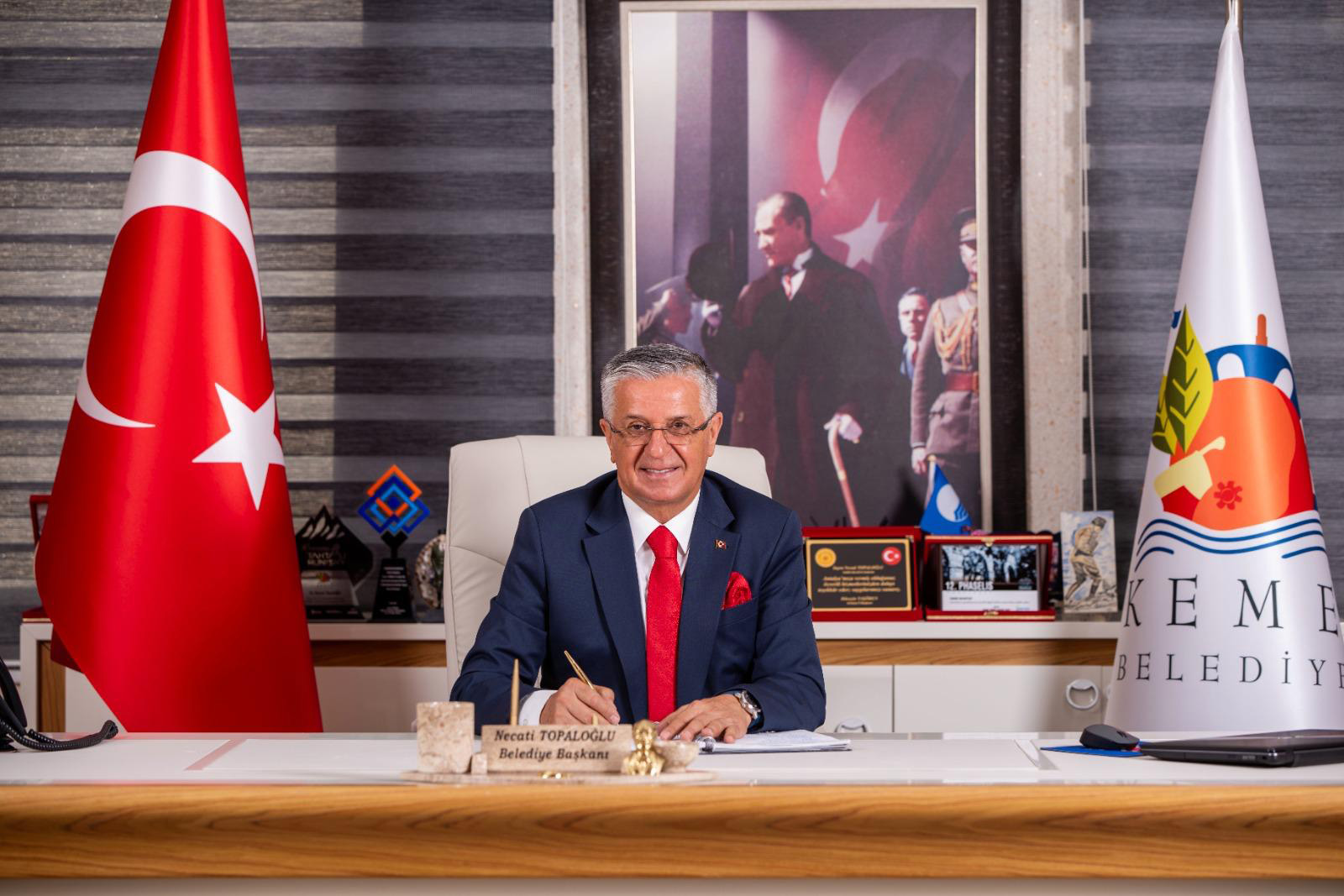 Kemer Belediye Başkanı Necati Topaloğlu Ve 8 Meclis Üyesi CHP’den İstifa Etti