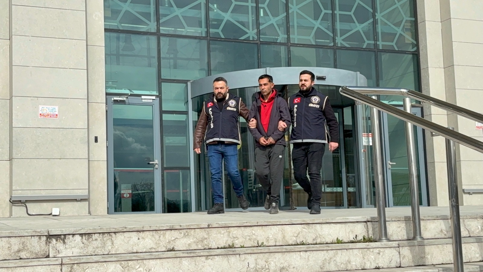 Kırıkkale’de Babasını Bıçaklayarak Öldüren Şüpheli Tutuklandı