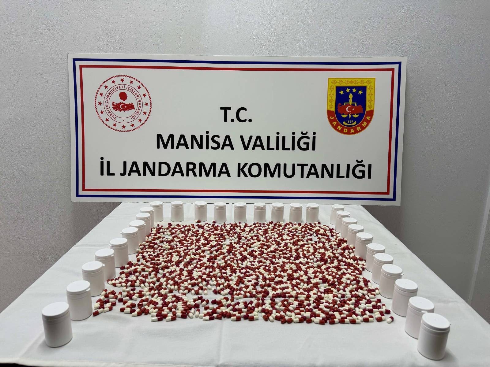 Manisa’da Jandarmadan Uyuşturucu Operasyonu: 86 Binin Üzerinde Sentetik Ecza Ele Geçirildi