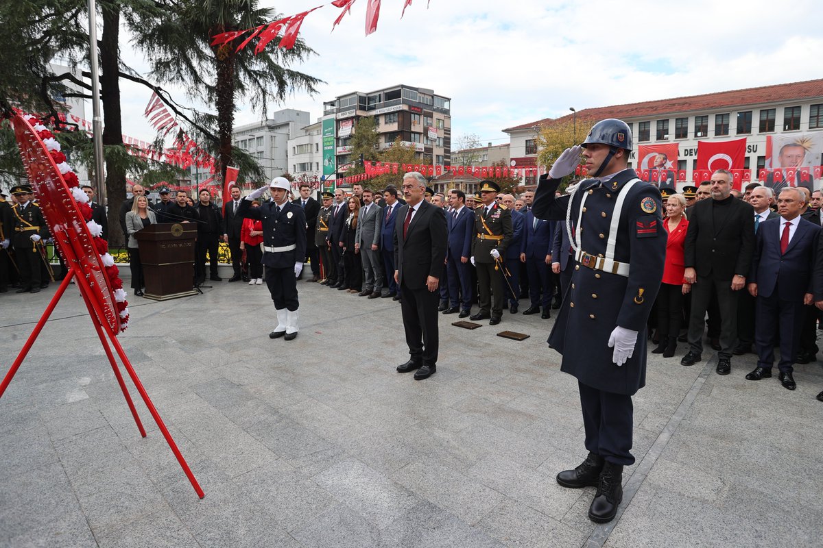Bursa’da 29 Ekim Cumhuriyet Bayramı Çelenk Sunma Töreni Düzenlendi